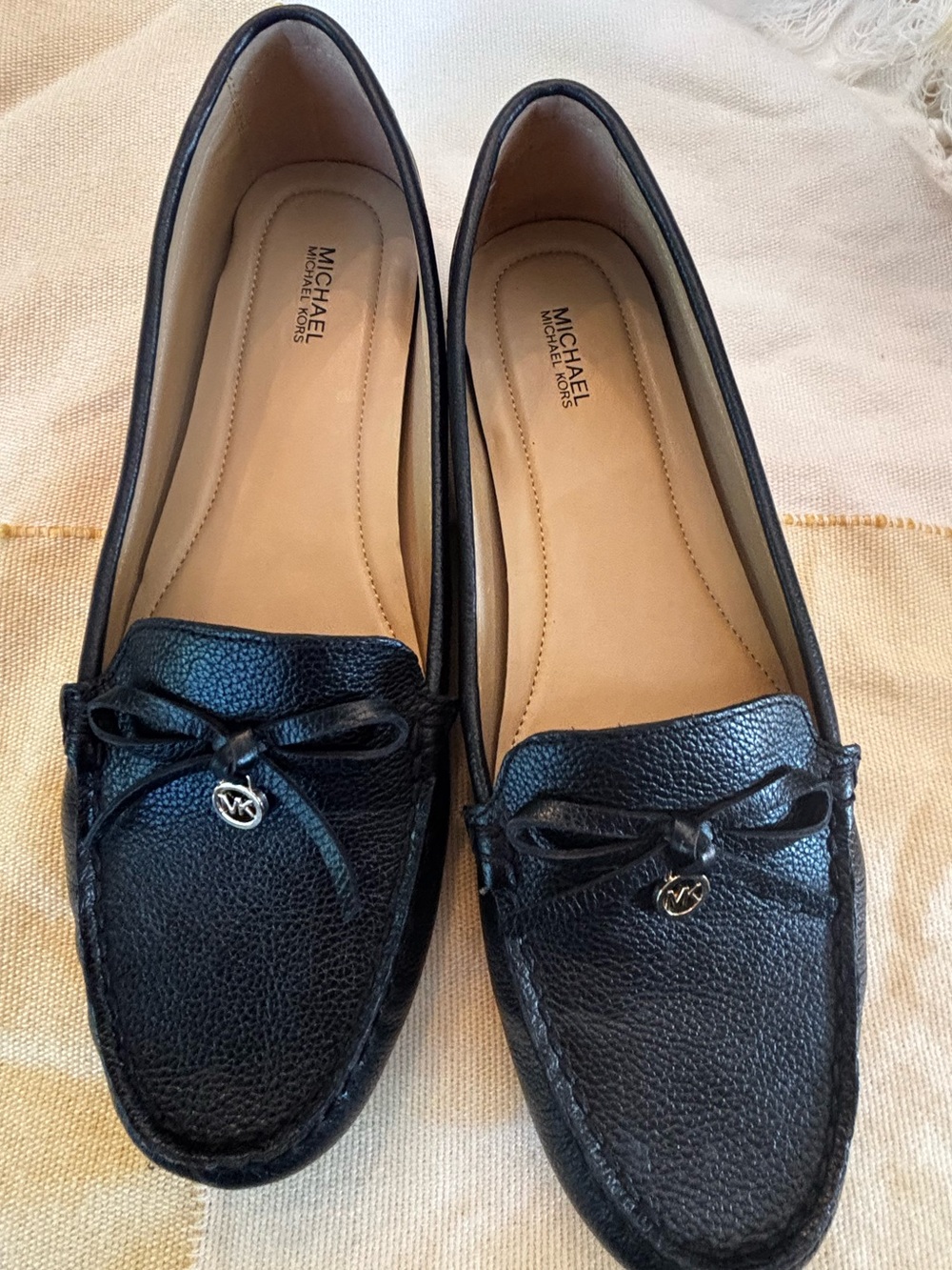 Michael Kors NWOT Black Pebbled Leather Moccasin Driving Loafers MK Charm 9.5